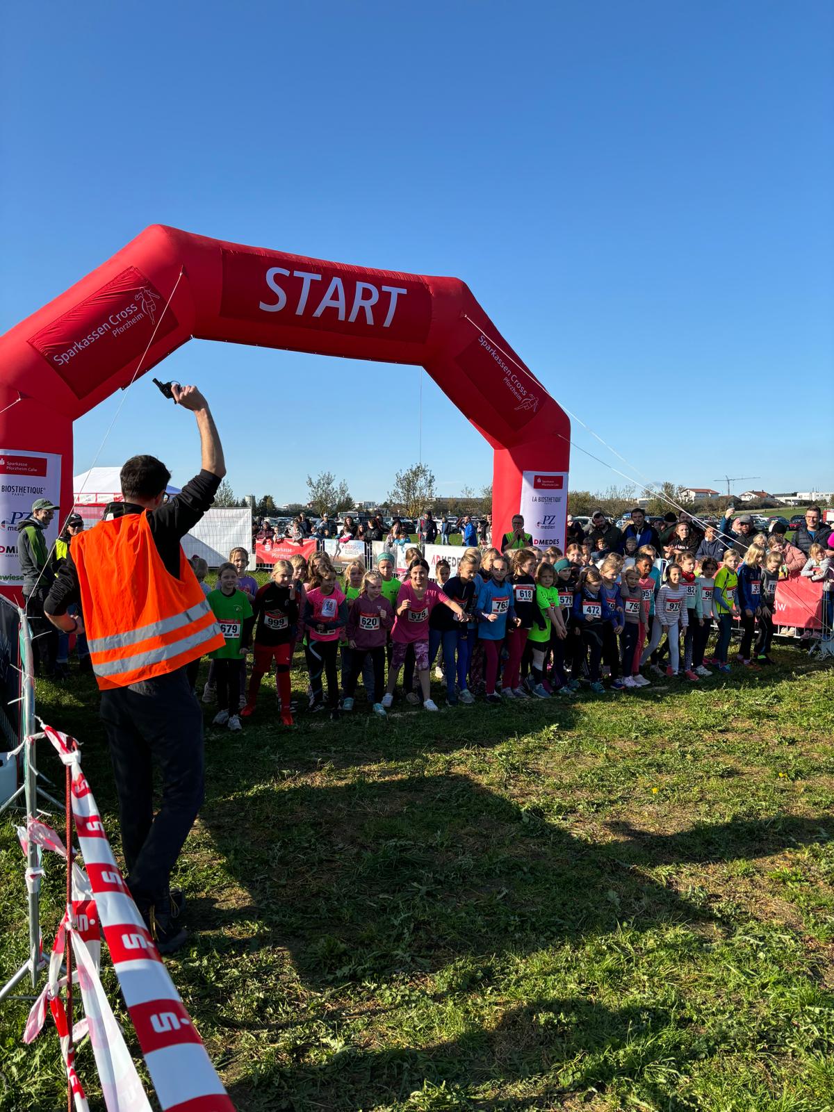 TV Neulingen und Friedrich-Weinbrenner-Schule erfolgreich beim Sparkassen-Crosslauf in Huchenfeld